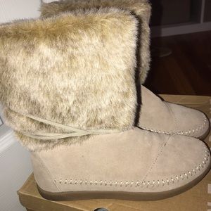 TOMS Woman’s Boots 👢